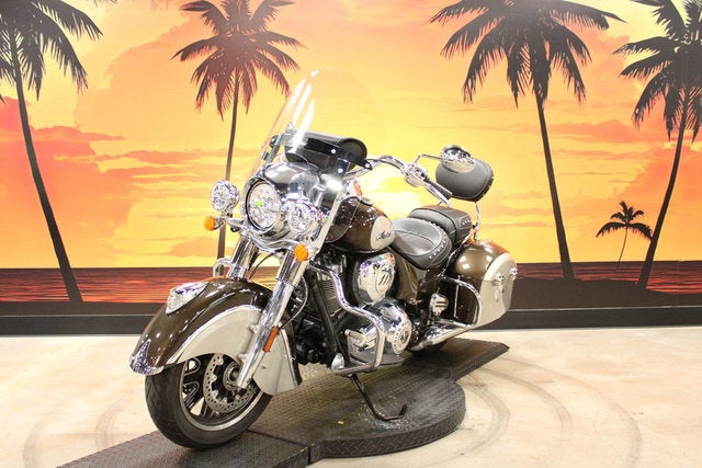 2024 Indian Springfield Black Metallic/Titanium Metallic Base