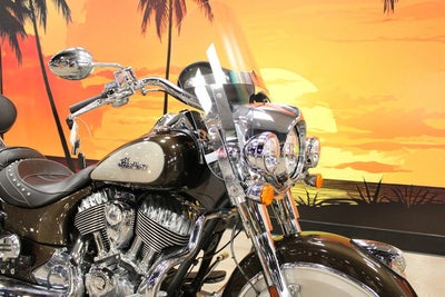 2024 Indian Springfield Black Metallic/Titanium Metallic Base
