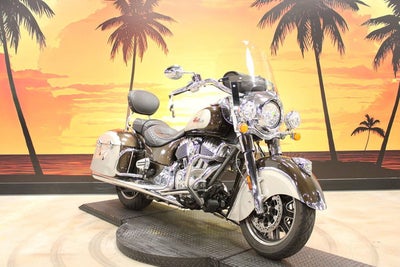 2024 Indian Springfield Black Metallic/Titanium Metallic Base