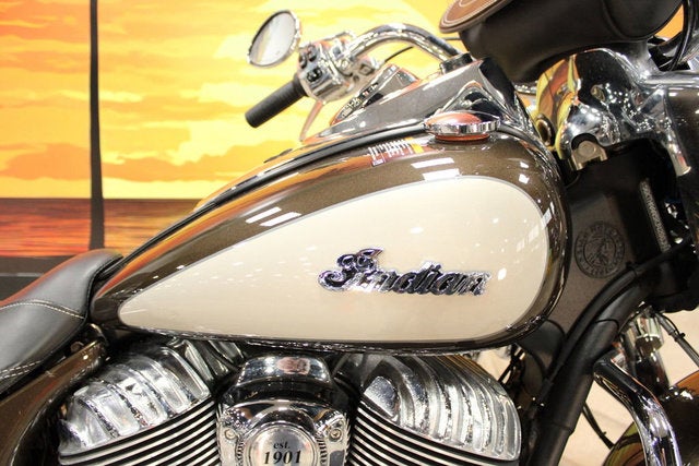 2024 Indian Springfield Black Metallic/Titanium Metallic Base