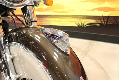 2024 Indian Springfield Black Metallic/Titanium Metallic Base