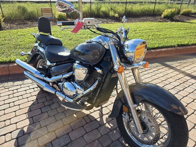 2025 Suzuki Boulevard Base