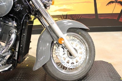 2025 Suzuki Boulevard Base
