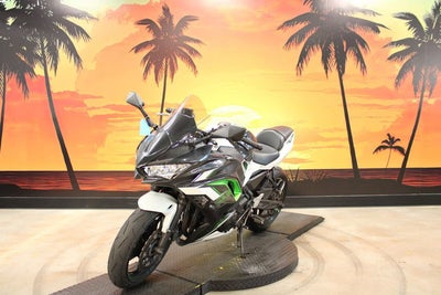 2022 KAWI EX650F Base