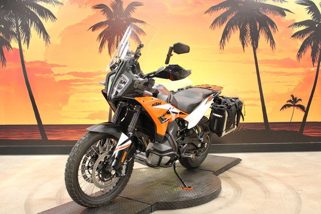 2023 KTM Adventure 890