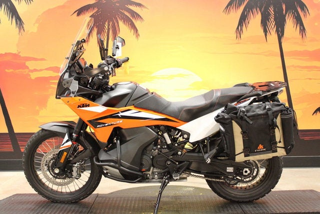 2023 KTM Adventure 890