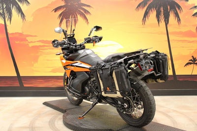 2023 KTM Adventure 890