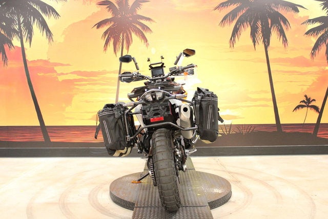 2023 KTM Adventure 890