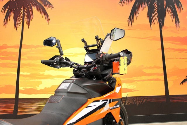 2023 KTM Adventure 890