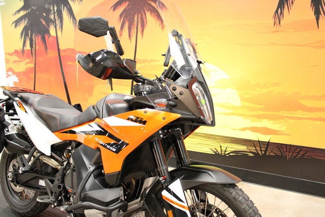 2023 KTM Adventure 890