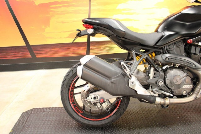 2018 DUCATI M821 Base