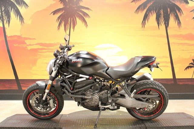 2018 DUCATI M821 Base