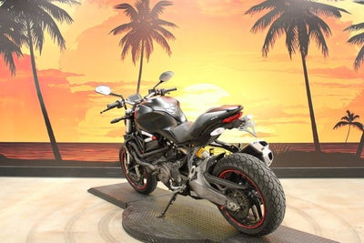 2018 DUCATI M821 Base