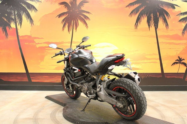 2018 DUCATI M821 Base