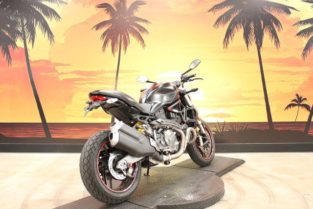 2018 DUCATI M821 Base