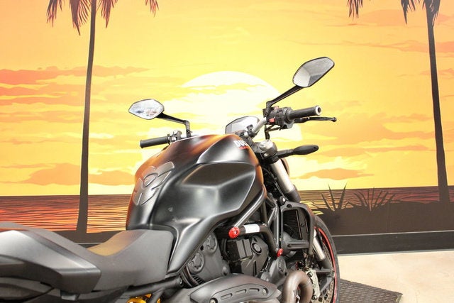 2018 DUCATI M821 Base