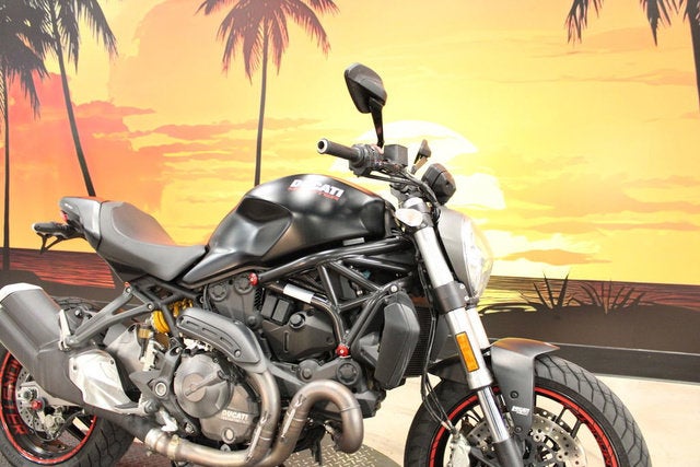 2018 DUCATI M821 Base