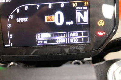 2018 DUCATI M821 Base