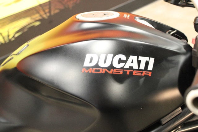 2018 DUCATI M821 Base