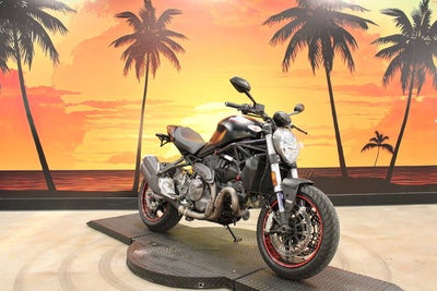 2018 DUCATI M821 Base