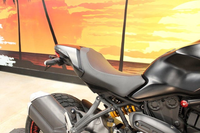 2018 DUCATI M821 Base