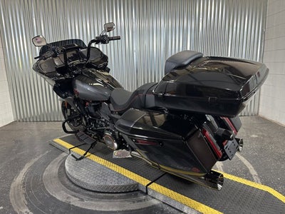 2025 Harley-Davidson® CVO Road Glide 