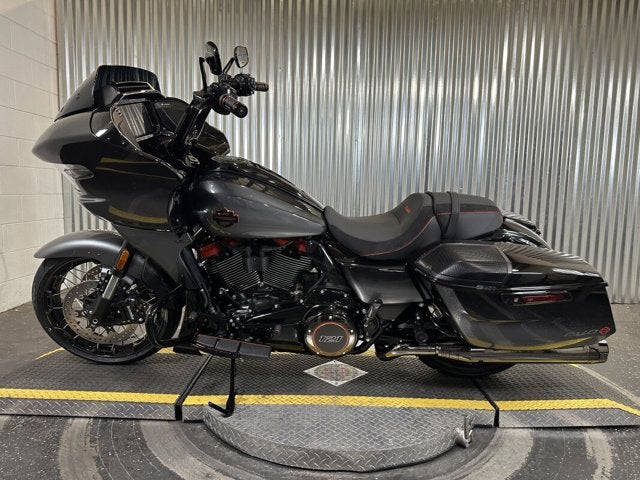 2025 Harley-Davidson® CVO Road Glide 