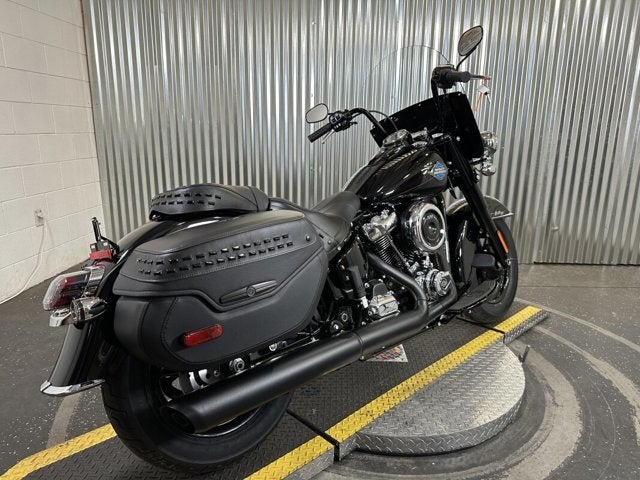 2025 Harley-Davidson® Heritage Classic 