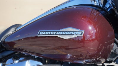 2022 Harley-Davidson FLHX - Street Glide Base