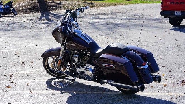 2022 Harley-Davidson FLHX - Street Glide Base