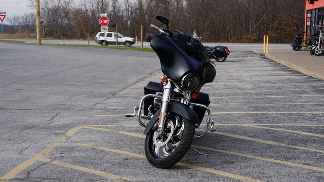 2014 Harley-Davidson FLHX - Street Glide Base