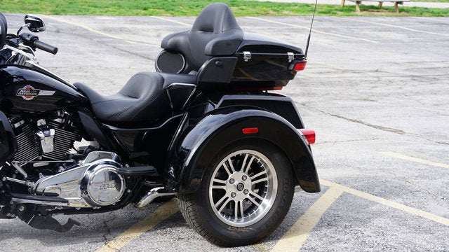 2023 Harley-Davidson FLHTCUTG - Tri Glide Ultra Base