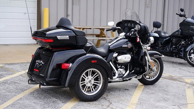 2023 Harley-Davidson FLHTCUTG - Tri Glide Ultra Base