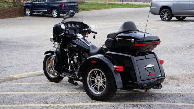 2023 Harley-Davidson FLHTCUTG - Tri Glide Ultra Base
