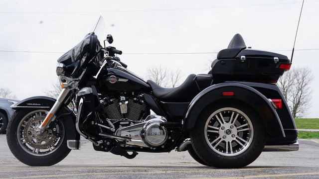 2023 Harley-Davidson FLHTCUTG - Tri Glide Ultra Base