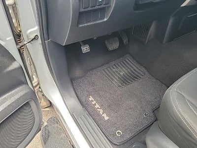 2017 Nissan Titan SV
