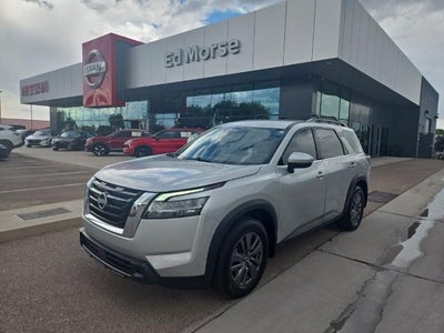 2022 Nissan Pathfinder SV