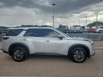 2022 Nissan Pathfinder SV