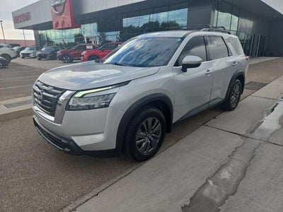 2022 Nissan Pathfinder SV