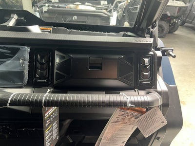 2026 Can-Am Defender MAX Limited HD11 Base