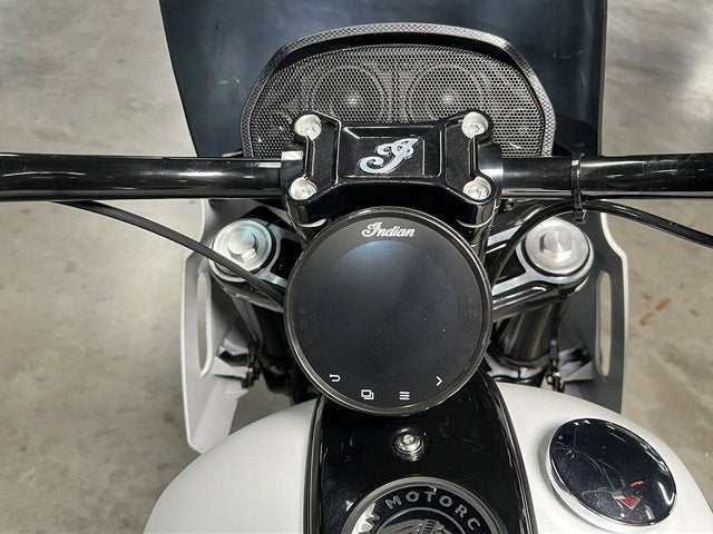 2024 Indian Sport Chief Ghost White Metallic Smoke Base