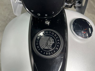 2024 Indian Sport Chief Ghost White Metallic Smoke Base