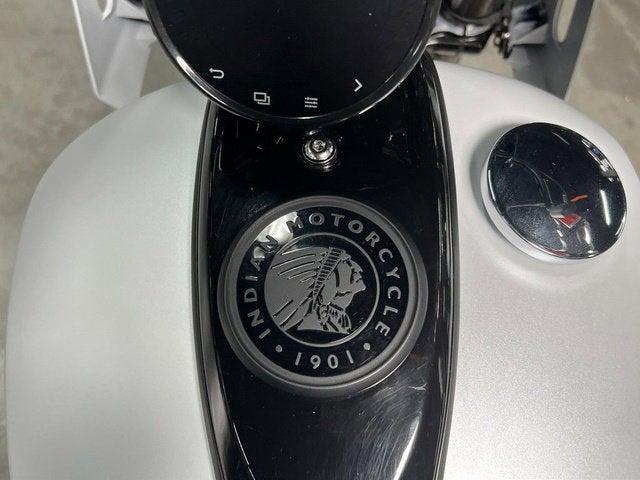 2024 Indian Sport Chief Ghost White Metallic Smoke Base