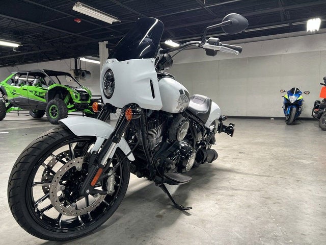 2024 Indian Sport Chief Ghost White Metallic Smoke Base