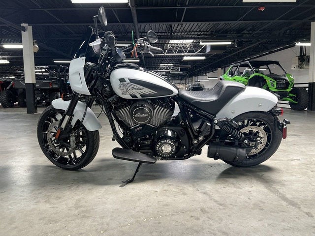 2024 Indian Sport Chief Ghost White Metallic Smoke Base