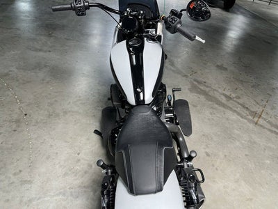 2024 Indian Sport Chief Ghost White Metallic Smoke Base