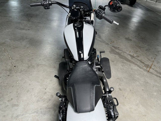 2024 Indian Sport Chief Ghost White Metallic Smoke Base