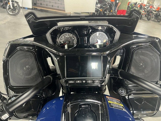 2025 Indian Challenger Dark Horse w/PowerBand Audio Springfi Base