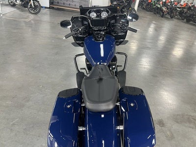 2025 Indian Challenger Dark Horse w/PowerBand Audio Springfi Base