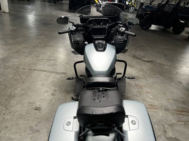 2025 Indian Challenger Dark Horse Frost Silver Smoke Base